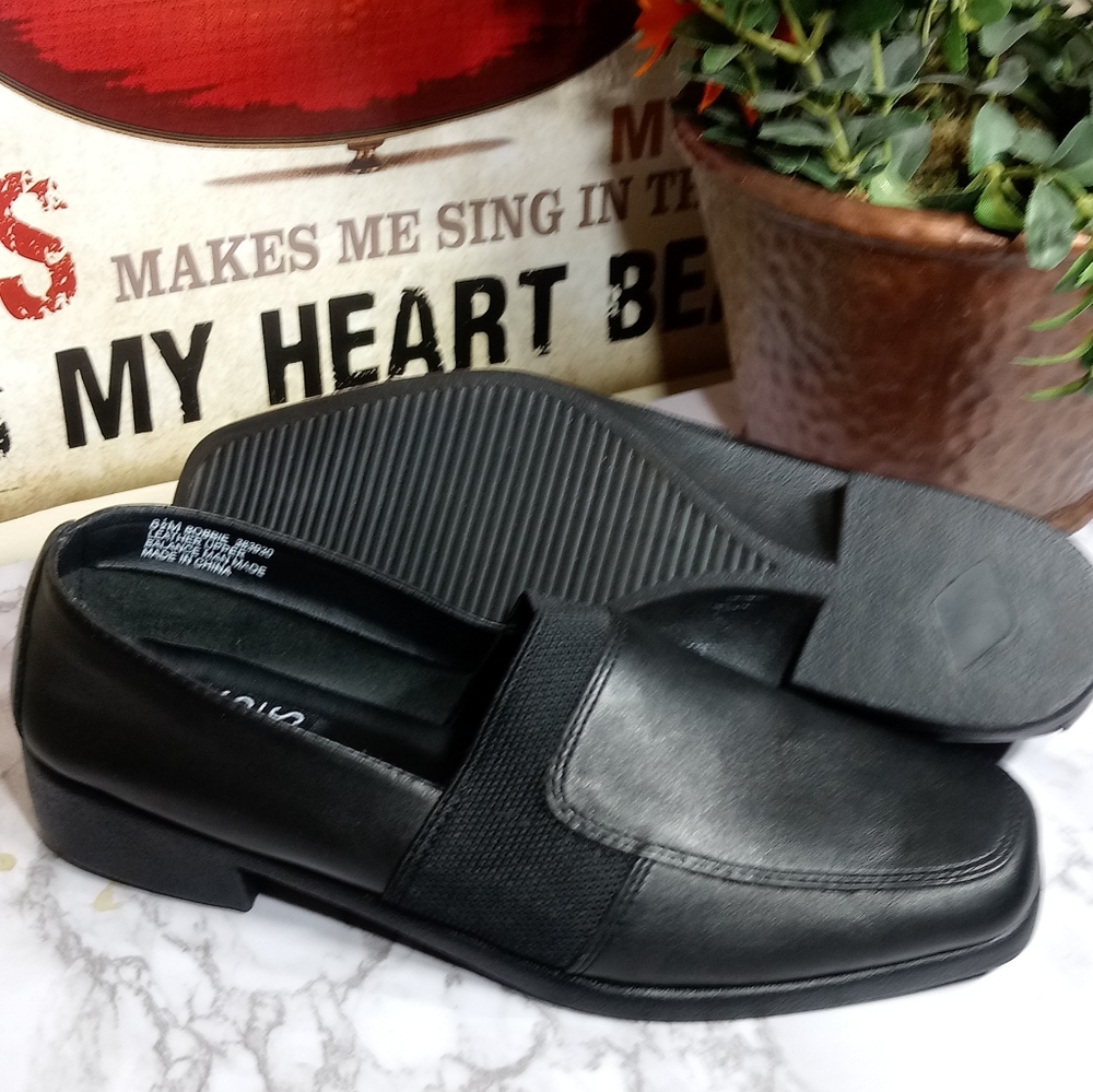 Shoes - Picture 3 of 4